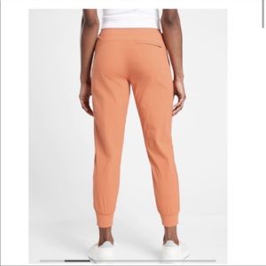 Athleta Trekkie North Crop 23" Jogger new with tags size 18 dusty apricot